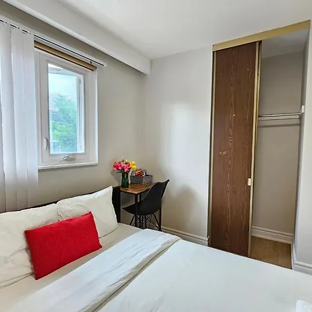 A Home Away-Cozy Guest Room In Toronto Exterior photo