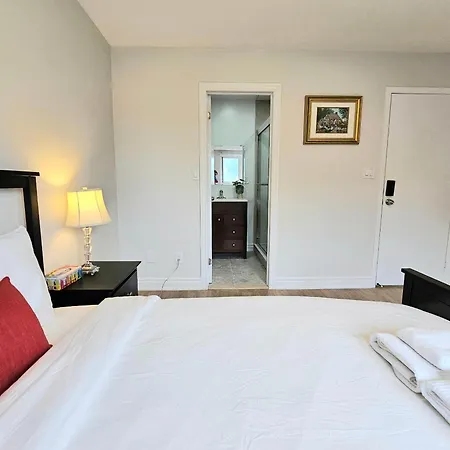 A Home Away-Cozy Guest Room In Toronto Exterior photo