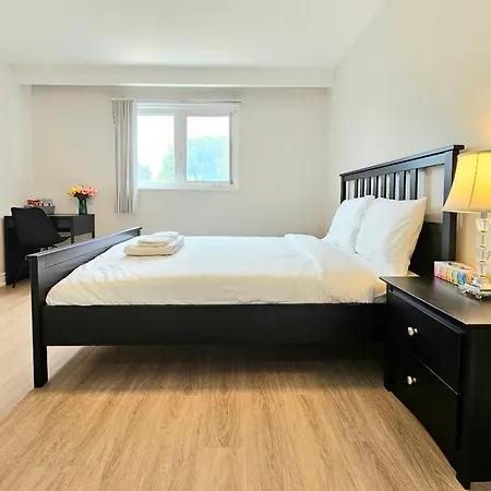 A Home Away-Cozy Guest Room In Toronto Exterior photo