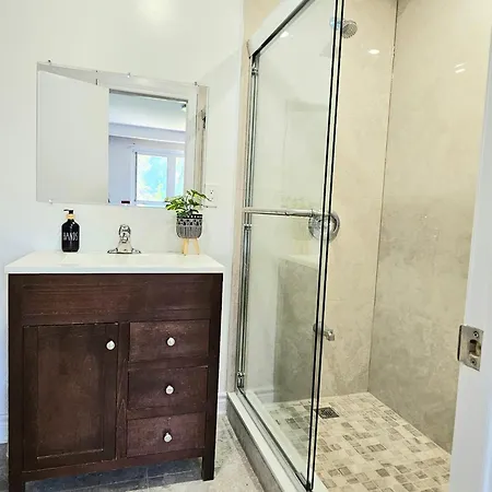 A Home Away-Cozy Guest Room In Toronto Exterior photo