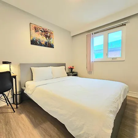 A Home Away-Cozy Guest Room In Toronto Exterior photo