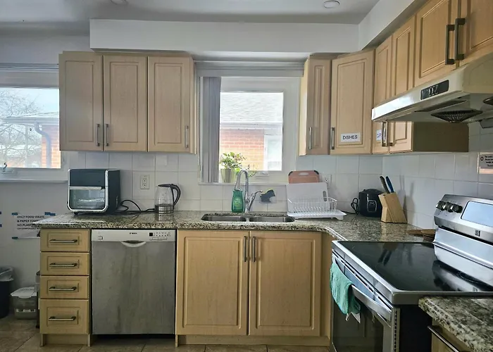 A Home Away-Cozy Guest Room In Toronto